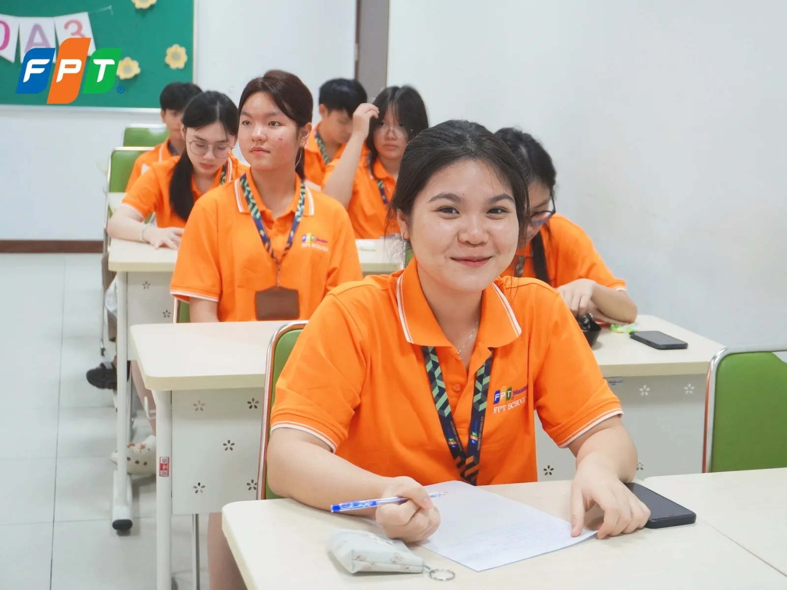 Học sinh bao nhiêu tuổi thì được đi xe điện? Những lưu ý mà cha mẹ nên biết | FPT Schools