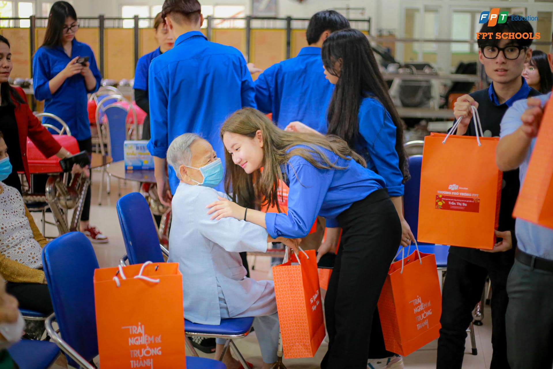FSchoolers Đà Nẵng mang "Xuân yêu thương" tới cộng đồng | FPT Schools