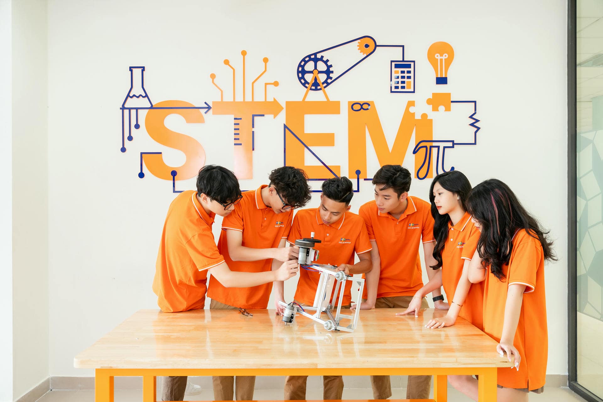 STEM - Tin học - Công nghệ 4.0 - Robotics | FPT Schools