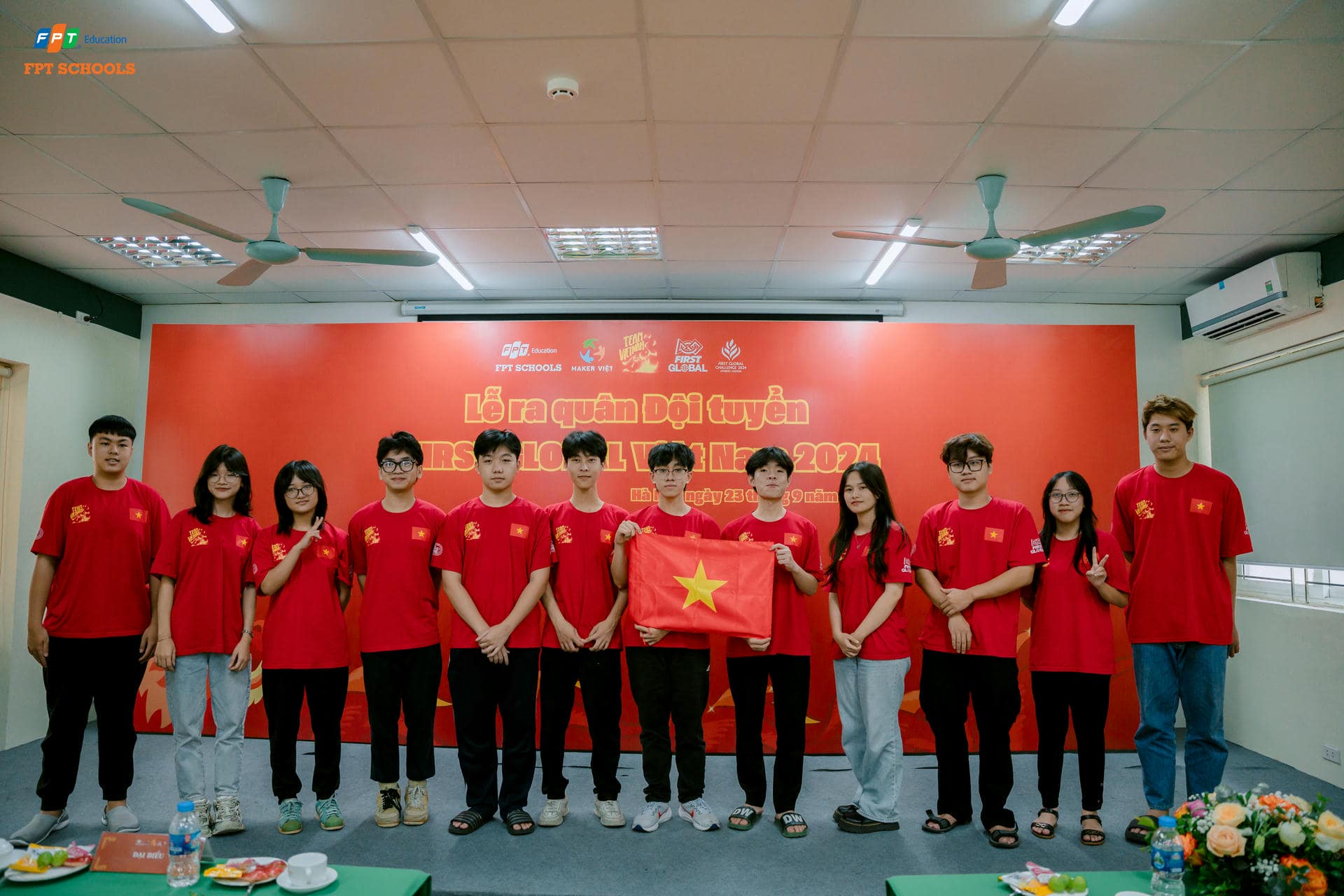 2 học sinh FPT Schools lọt vào đội tuyển Olympic Robot Việt Nam 2024 | FPT Schools