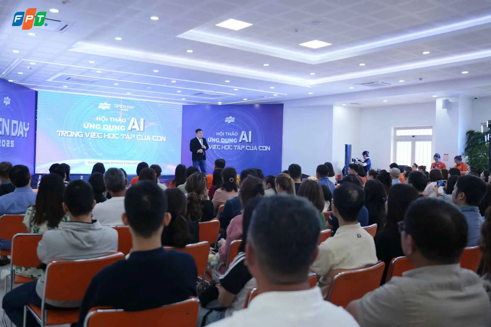 Ông Hoàng Nam Tiến: "Ai biết sử dụng AI sẽ thay thế người không biết sử dụng nó" | FPT Schools