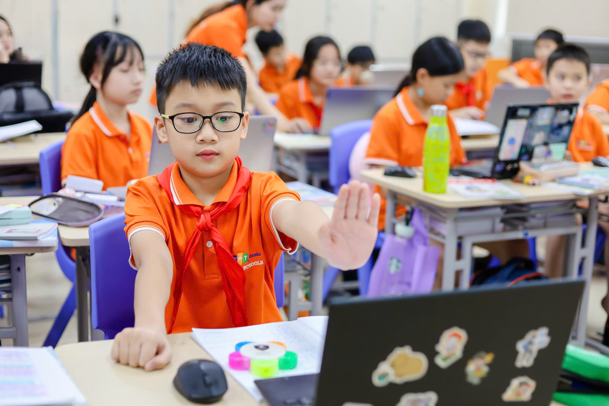 Ứng dụng AI, FPT Schools chú trọng tăng tương tác xã hội trên lớp - FPT Education Ứng dụng AI, FPT Schools chú trọng tăng tương tác xã hội trên lớp | FPT Schools