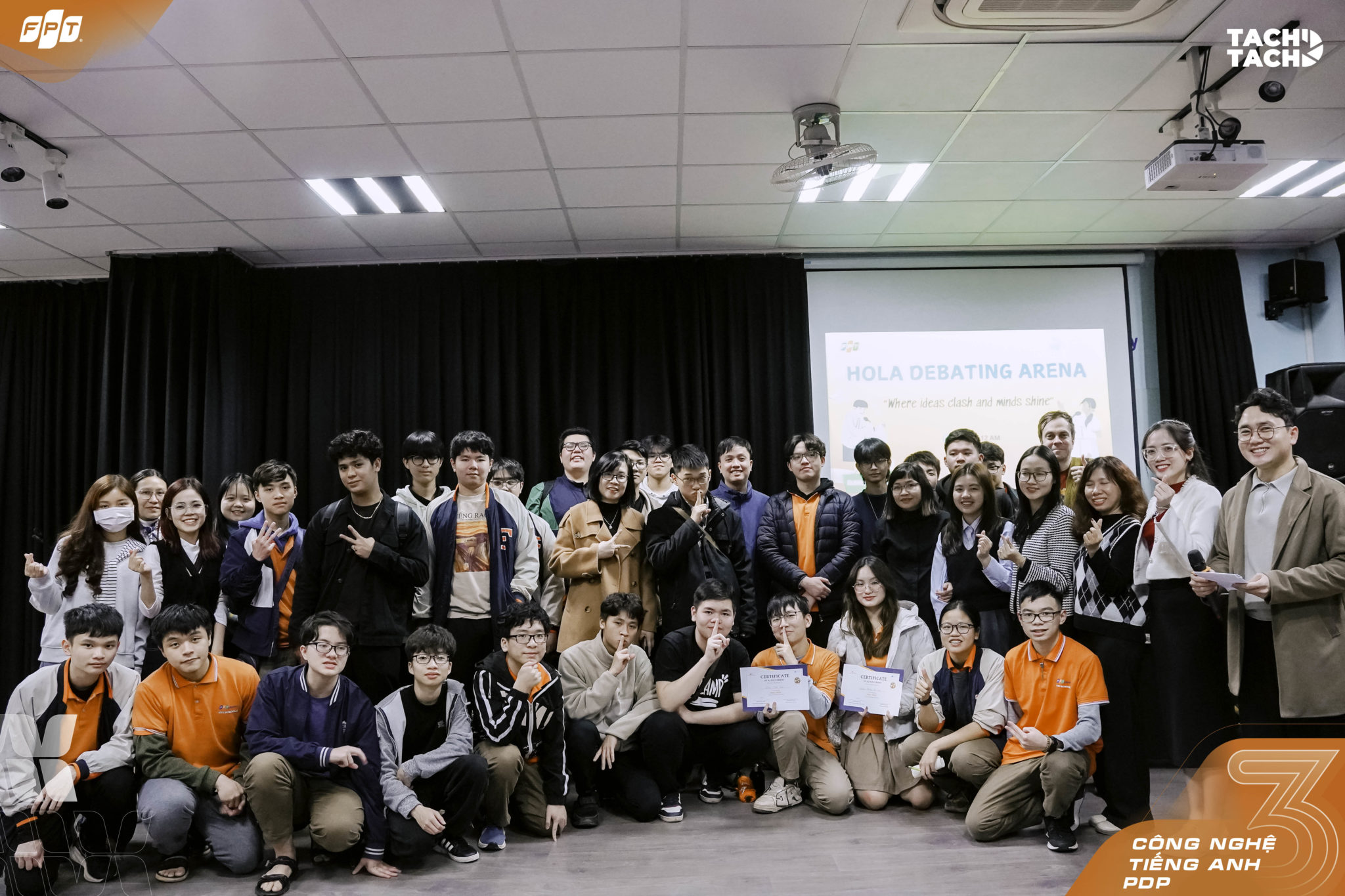 Giải thưởng dành cho các nhà hùng biện cuộc thi tranh biện tại FPT school