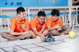 Áp dụng công nghệ trong môi trường học tập tích cực tạo ra nhiều cơ hội cho học sinh tương tác và kết nối với nhau