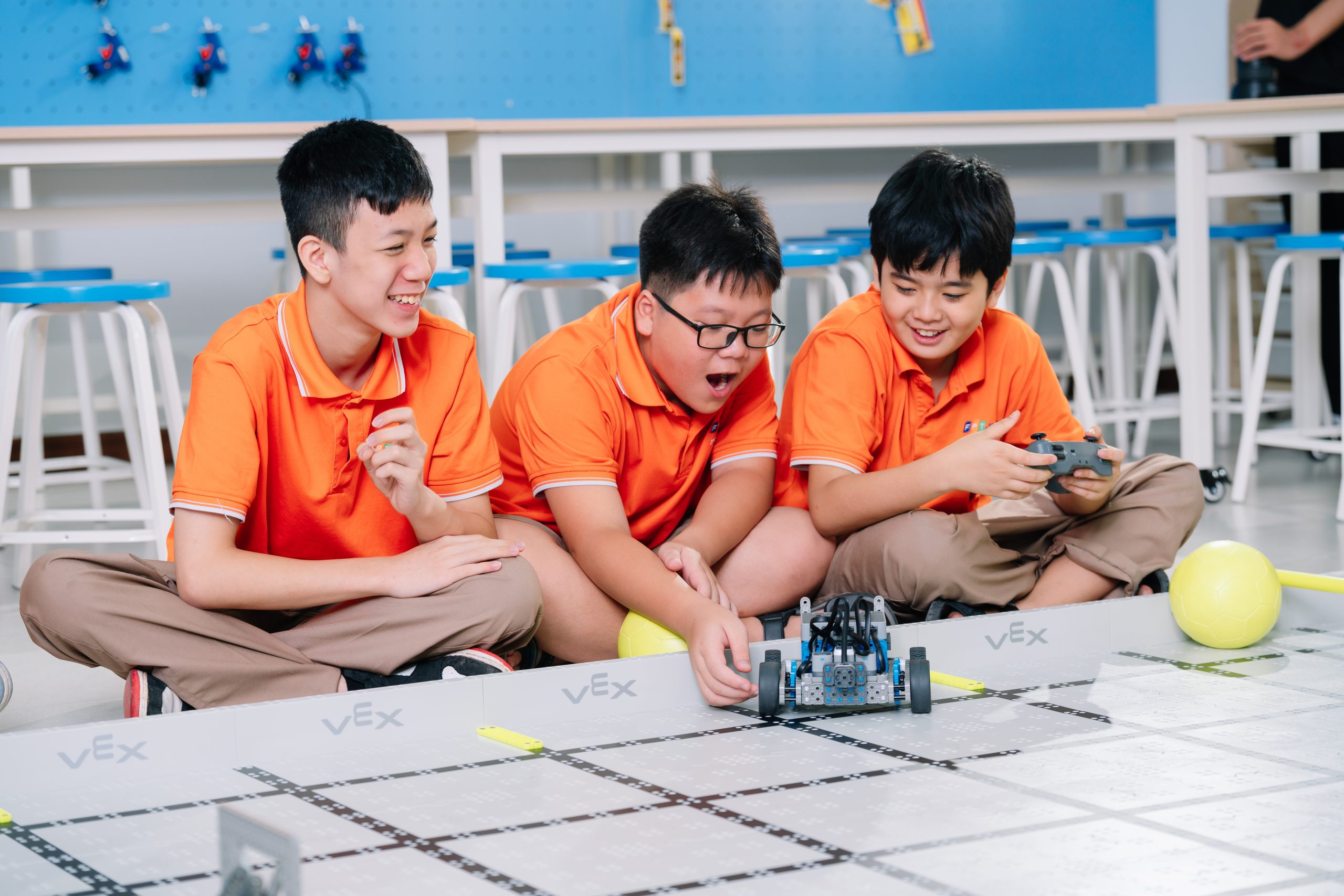 Áp dụng công nghệ trong môi trường học tập tích cực tạo ra nhiều cơ hội cho học sinh tương tác và kết nối với nhau