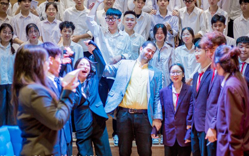 Kỹ Năng Debate Là Gì? Lợi Ích, Cách Phát Triển và Ứng Dụng - FPT Education rèn luyện kỹ năng debate