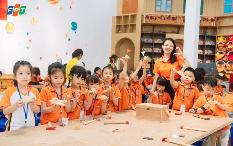 Phát Triển Kỹ Năng Tự Tin Cho Học Sinh: 4 Phương Pháp Hiệu Quả - FPT Education vai trò của giáo viên trong việc phát triển kỹ năng tự tin cho học sinh