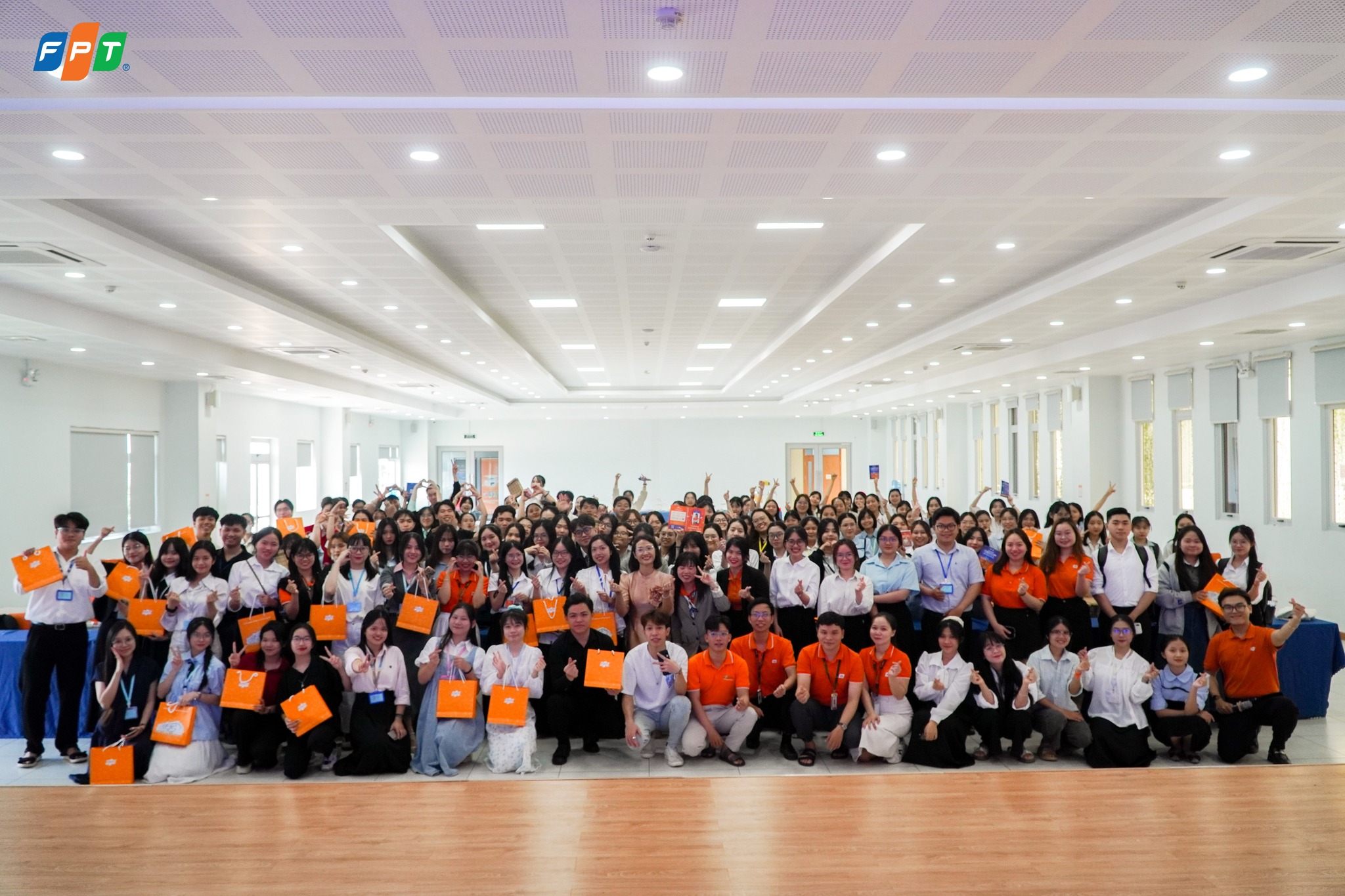 FSchools Đà Nẵng đồng hành cùng sinh viên Đại học Sư phạm tại sự kiện FPT Education Journey - FPT Education FSchools Đà Nẵng đồng hành cùng sinh viên Đại học Sư phạm tại sự kiện FPT Education Journey | FPT Schools