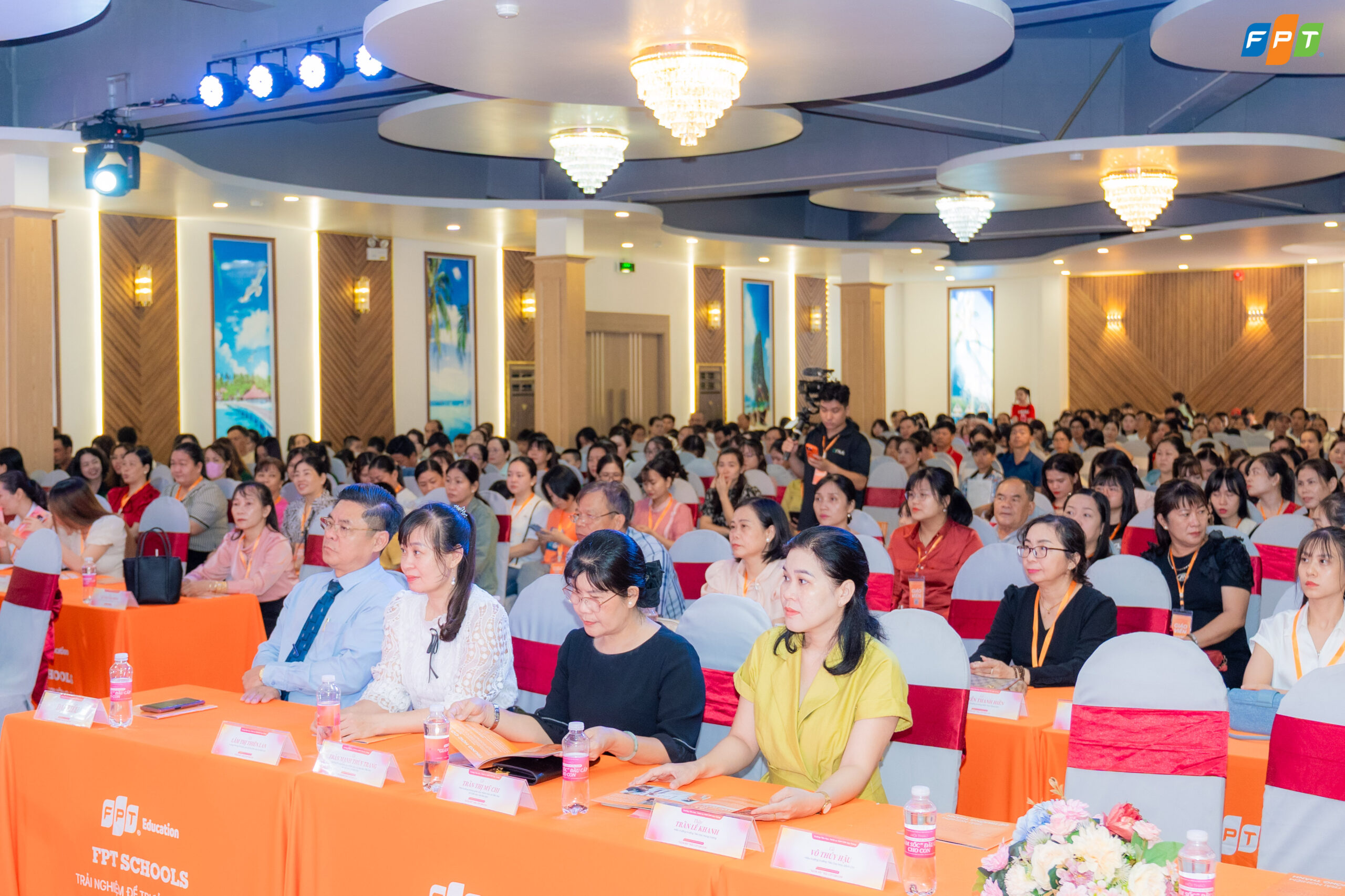 Hội thảo “Giảm sốc” đầu cấp do FPT Sóc Trăng tổ chức thu hút đông đảo cửa hơn 600 phụ huynh - FPT Education Hội thảo “Giảm sốc” đầu cấp cho con