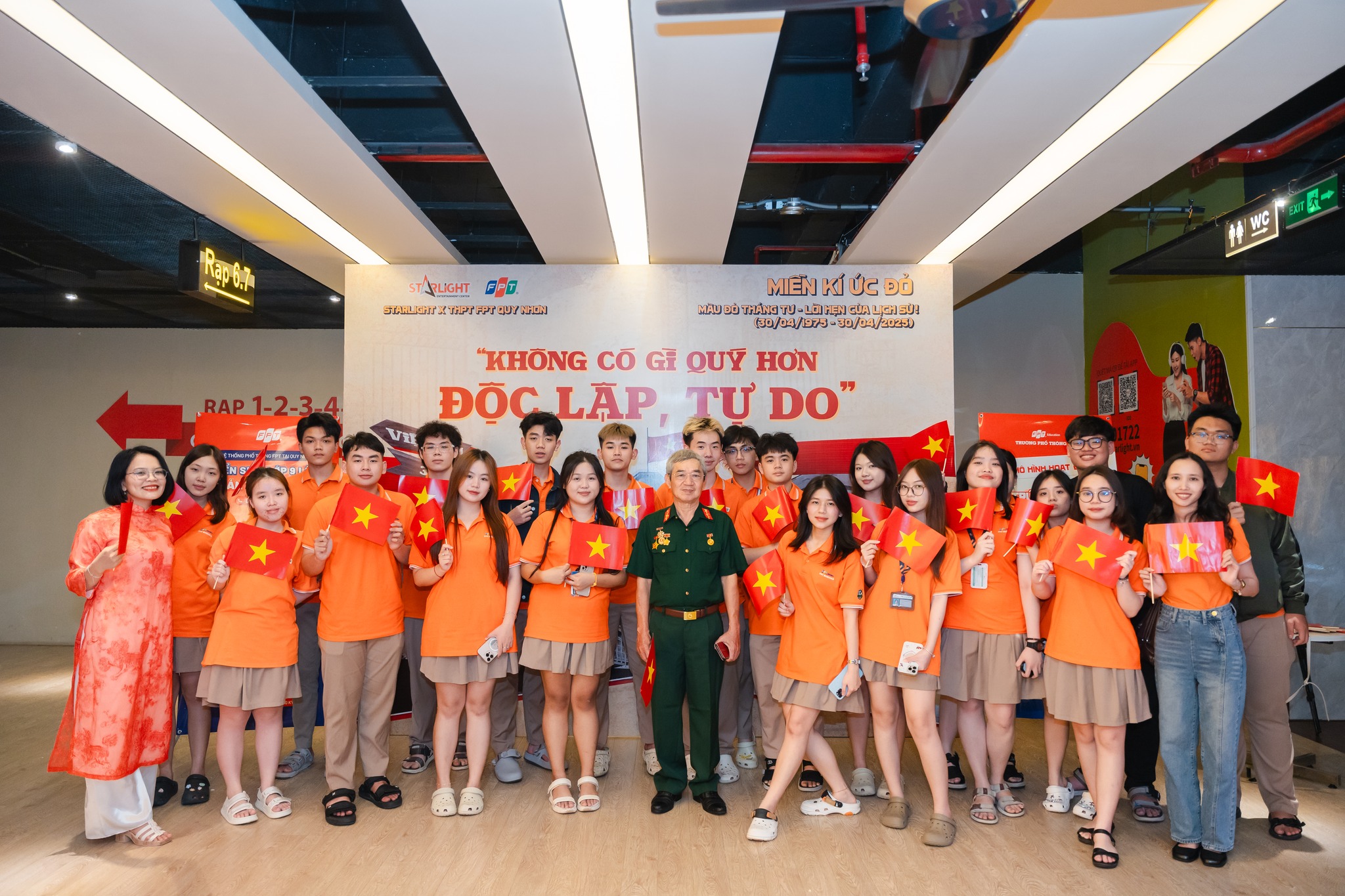 Trường THPT FPT Quy Nhơn làm sống dậy mùa ký ức đỏ của tháng 4 - FPT Education Trường THPT FPT Quy Nhơn làm sống dậy mùa ký ức đỏ của tháng 4 | FPT Schools