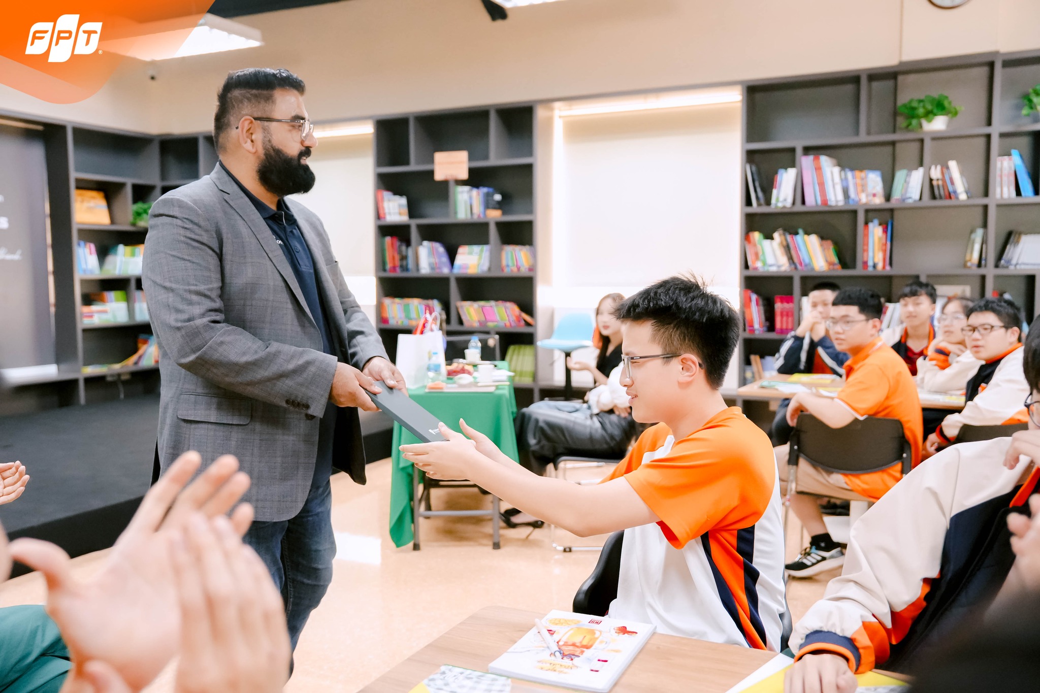 Buổi giao lưu giữa học sinh FPT School Bắc Từ Liêm với Phó Giáo sư Ritesh Chugh – đại diện đến từ Đại học Central Queensland (Úc)