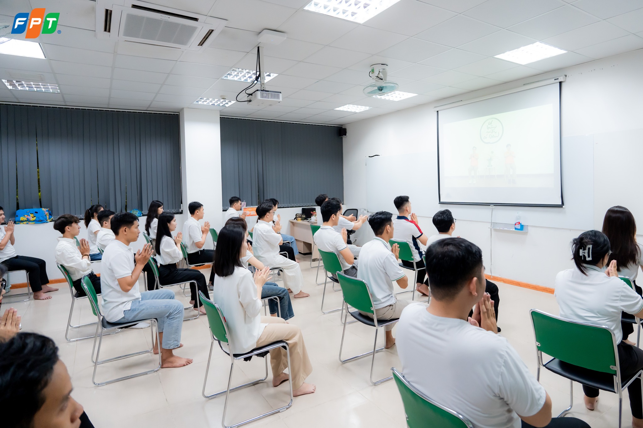 FPT School Cần Thơ lan tỏa thông điệp chăm sóc mình trong một thế giới 4.0 đầy biến động - FPT Education FPT School Cần Thơ lan tỏa thông điệp chăm sóc mình trong một thế giới 4.0 đầy biến động | FPT Schools