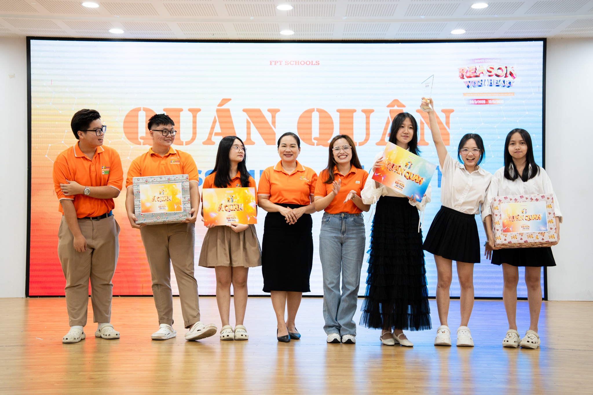 FSchoolers tranh biện với sự bản lĩnh và lòng thấu cảm tại chung kết cuộc thi "Debate Challenge: Reason with Heart" - FPT Education Fschoolers