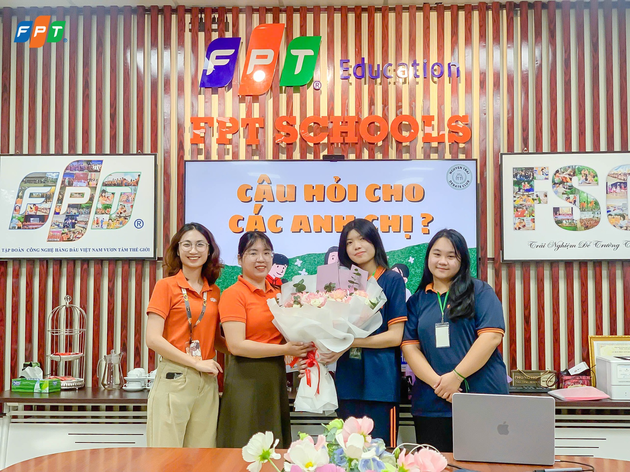 Đấu trường tranh biện 2025: 12 đội thi FPT School Cầu Giấy sẵn sàng chinh phục bán kết - FPT Education Đấu trường tranh biện 2025: 12 đội thi FPT School Cầu Giấy sẵn sàng chinh phục bán kết | FPT Schools