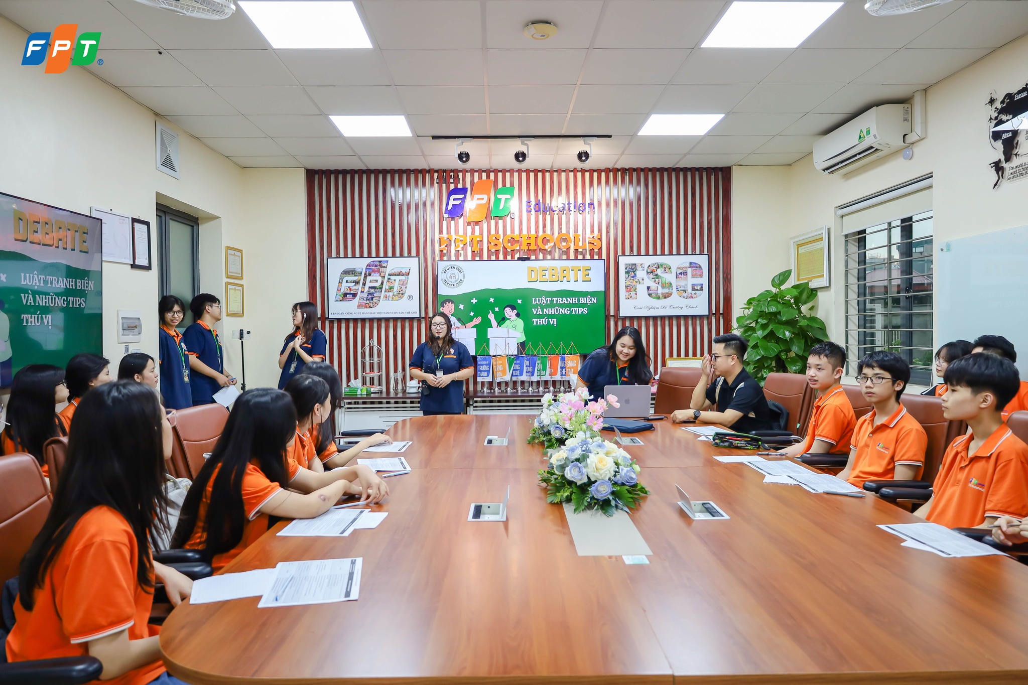 Đấu trường tranh biện 2025: 12 đội thi FPT School Cầu Giấy sẵn sàng chinh phục bán kết - FPT Education Đấu trường tranh biện 2025: 12 đội thi FPT School Cầu Giấy sẵn sàng chinh phục bán kết