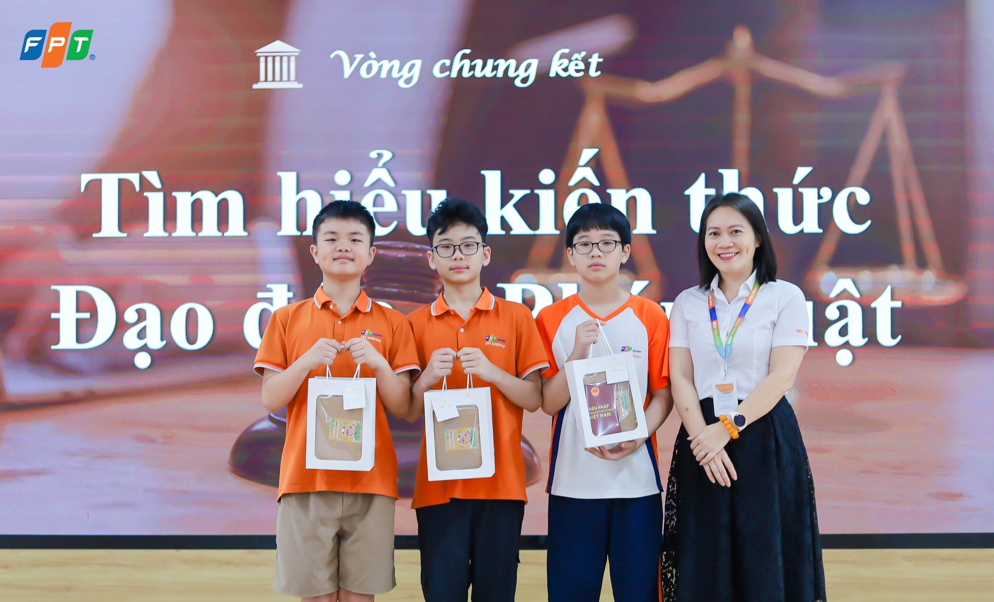 Chung kết cuộc thi Tìm hiểu kiến thức Đạo đức, Pháp luật khối 7, 8 tại FPT School Cầu Giấy - FPT Education Chung kết cuộc thi Tìm hiểu kiến thức Đạo đức, Pháp luật khối 7, 8 tại FPT School Cầu Giấy | FPT Schools
