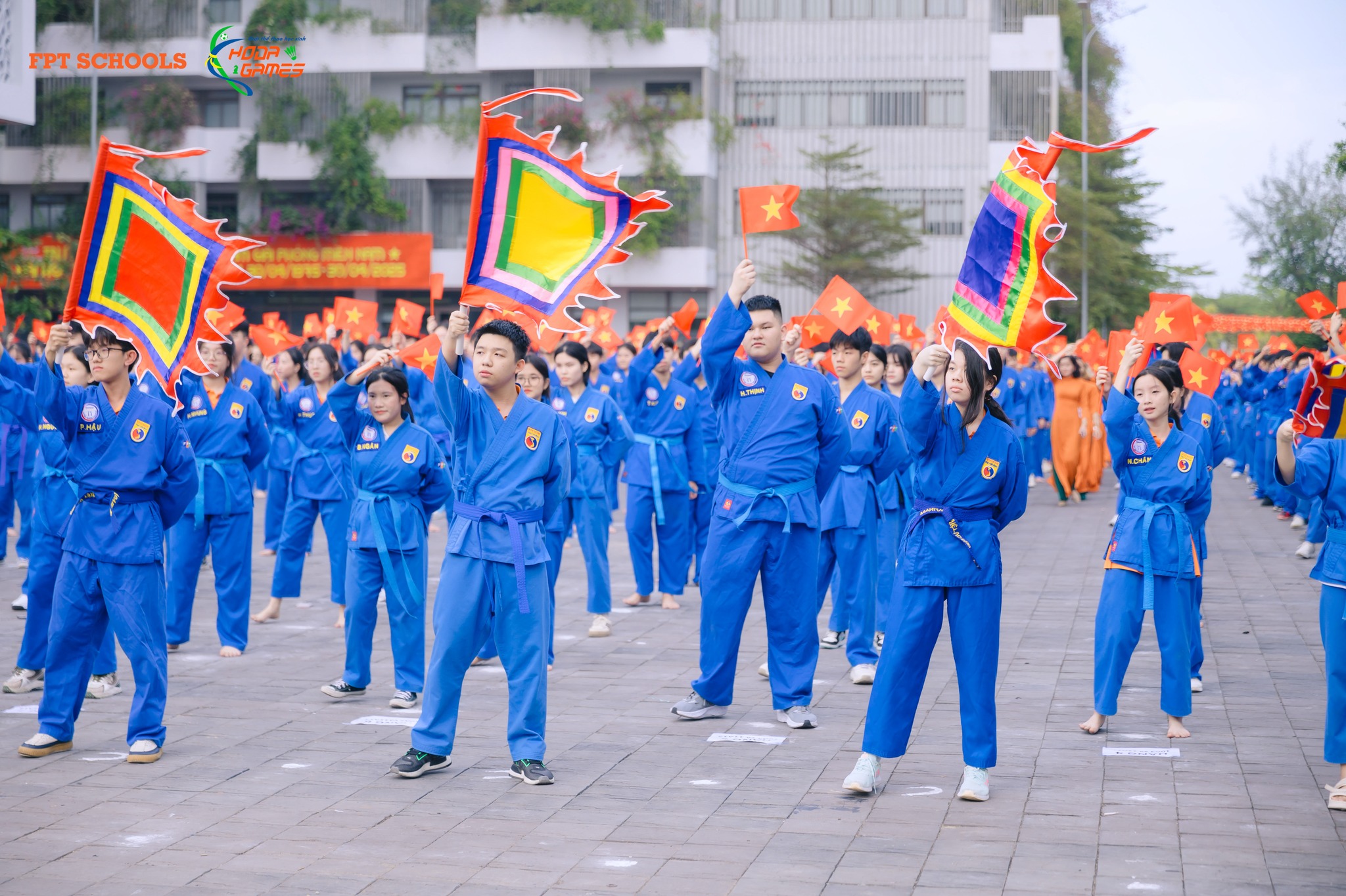 Giải thể thao Hoda Games 2025 tại FPT Schools khép lại với những cảm xúc đáng nhớ và những dấu ấn tự hào - FPT Education Tiết mục đồng diễn võ nhạc Vovinam, với sự tham gia của hơn 1500 thầy cô và học sinh FPT Schools