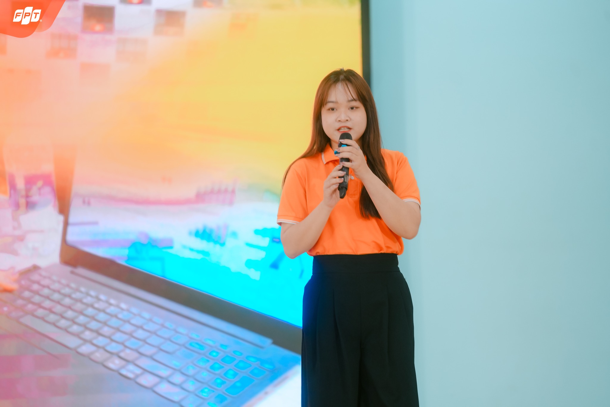 Hơn 200 Phụ Huynh & Học Sinh Tham Dự Open Talk - 360° FSchool Lần 3 Tại THPT FPT Hà Nội - FPT Education Cô Ngô Thu Hà chia sẻ về chương trình đào tạo, phương pháp giảng day tại THPT FPT Hà Nội