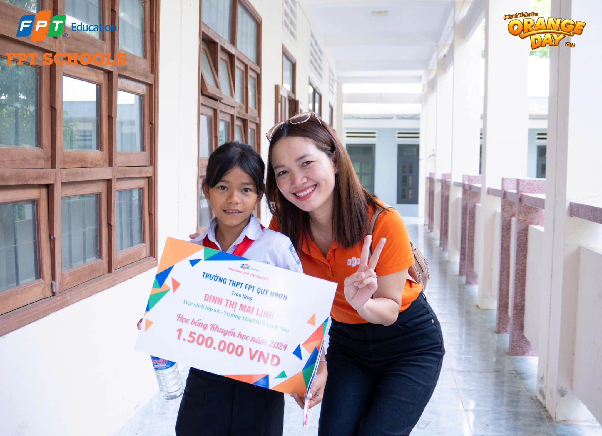 Từ bước lùi táo bạo đến ngọn lửa tiên phong của cô giáo 9X Hệ thống Phổ thông FPT - FPT Education Cô Diễm trao Học bổng Khuyến học cho học sinh tỉnh Bình Định