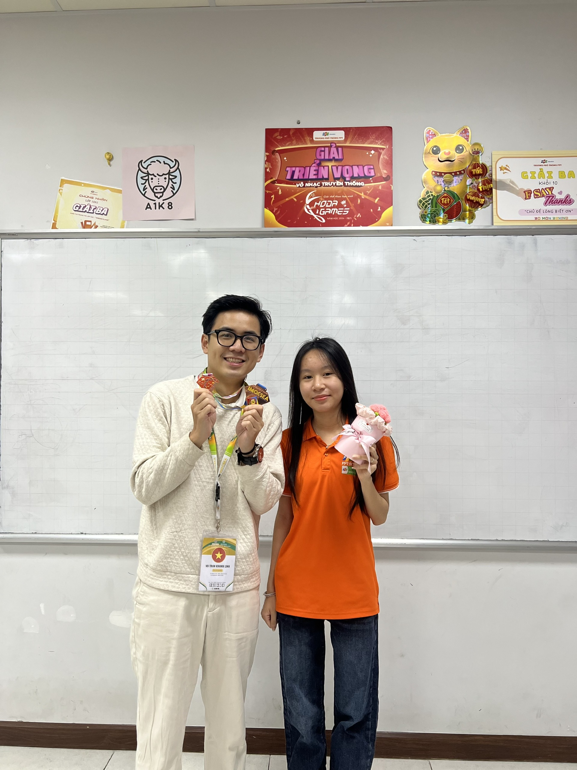 Mỗi người là một cái cây - hành trình toả sáng tại FPT Schools của Võ Trần Khánh Linh - FPT Education Thầy Tạ Công Tính và cô học trò nhỏ Võ Trần Khánh Linh