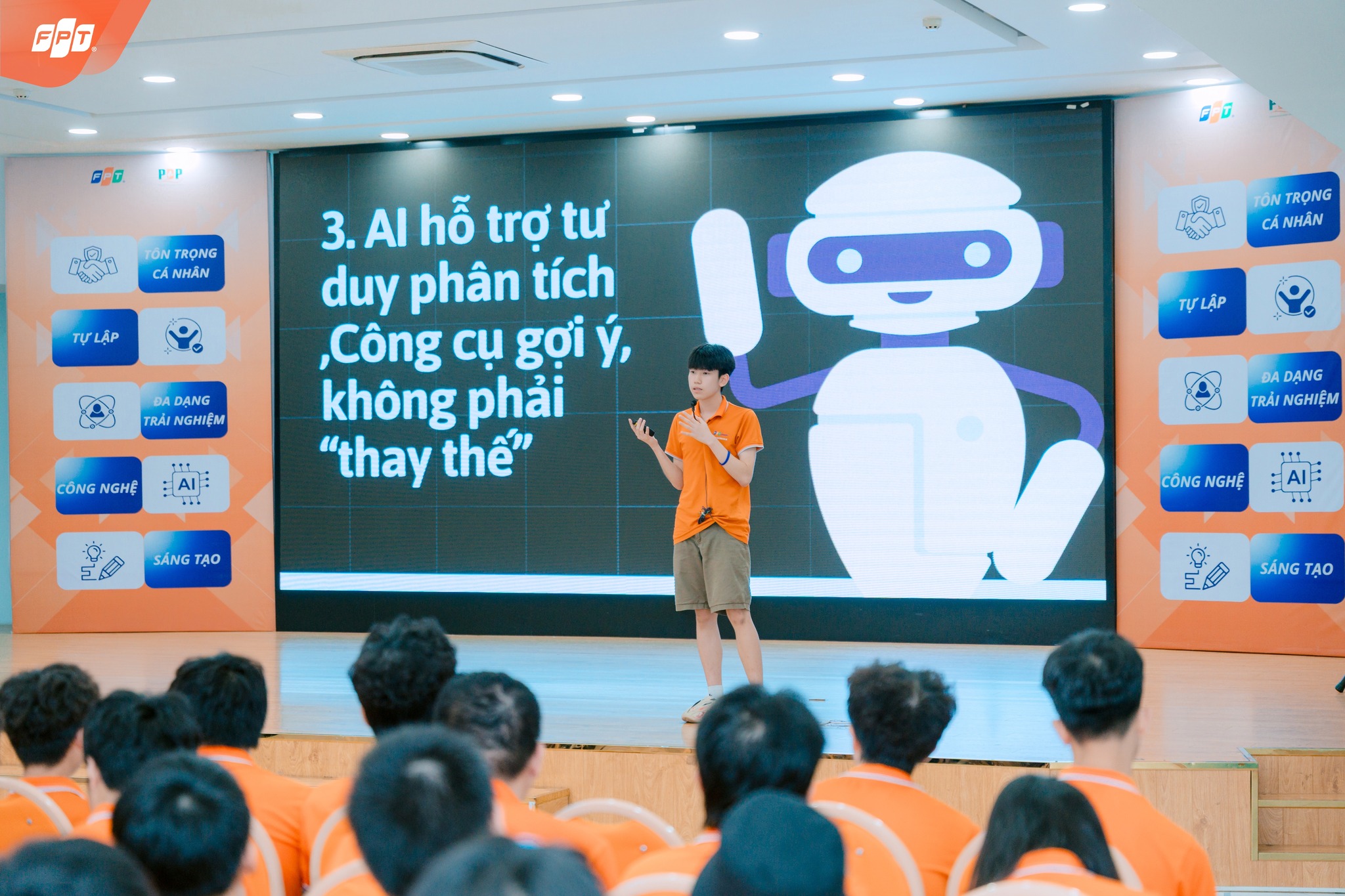 Chung kết cuộc thi hùng biện FS-Talk 2025 dành cho học sinh khối 10 Trường THPT FPT Hà Nội