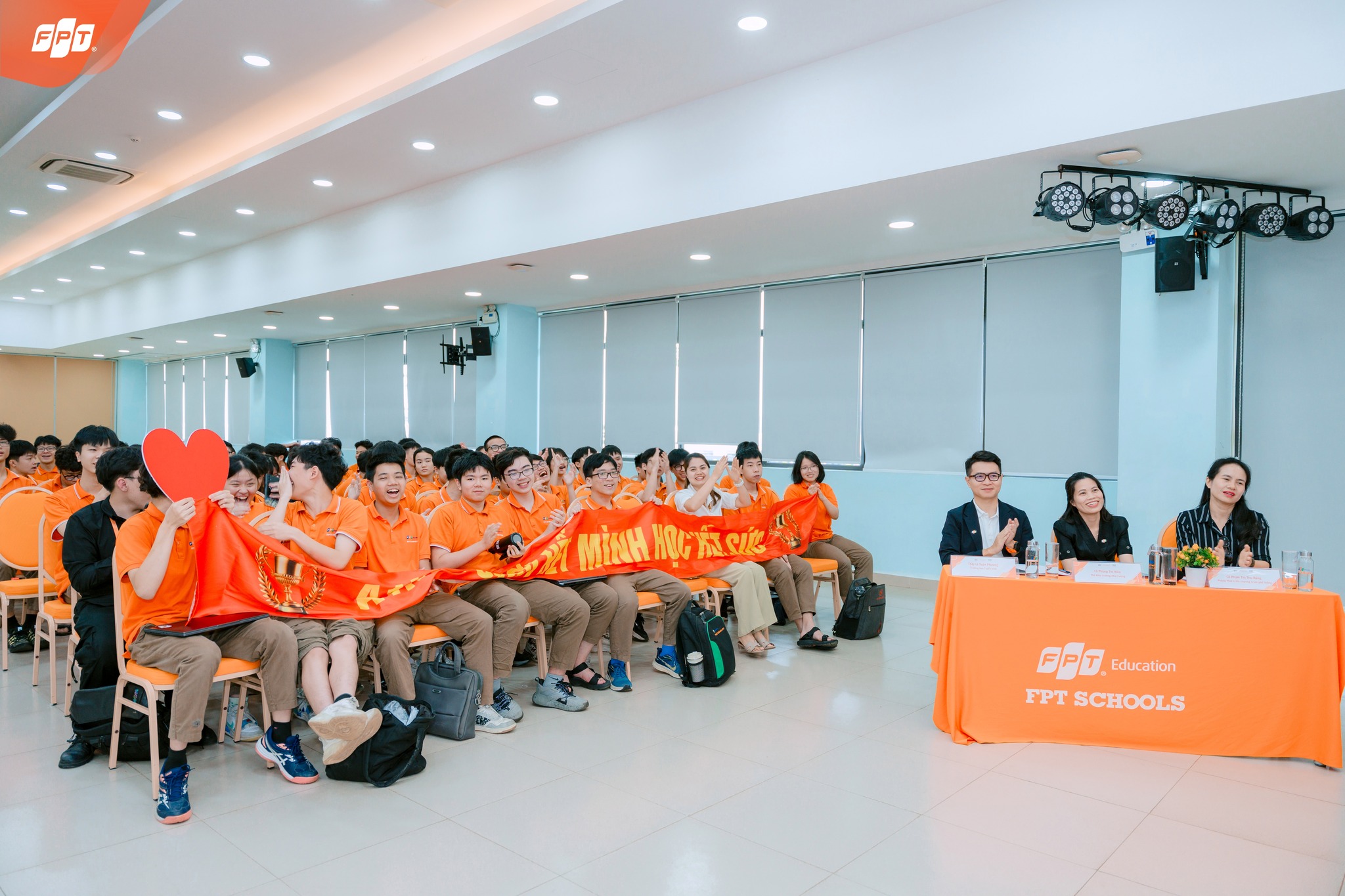 Chung kết cuộc thi hùng biện FS-Talk 2025: Sân chơi tư duy dành cho học sinh khối 10 Trường THChung kết cuộc thi hùng biện FS-Talk 2025 dành cho học sinh khối 10 Trường THPT FPT Hà NộiPT FPT Hà Nội