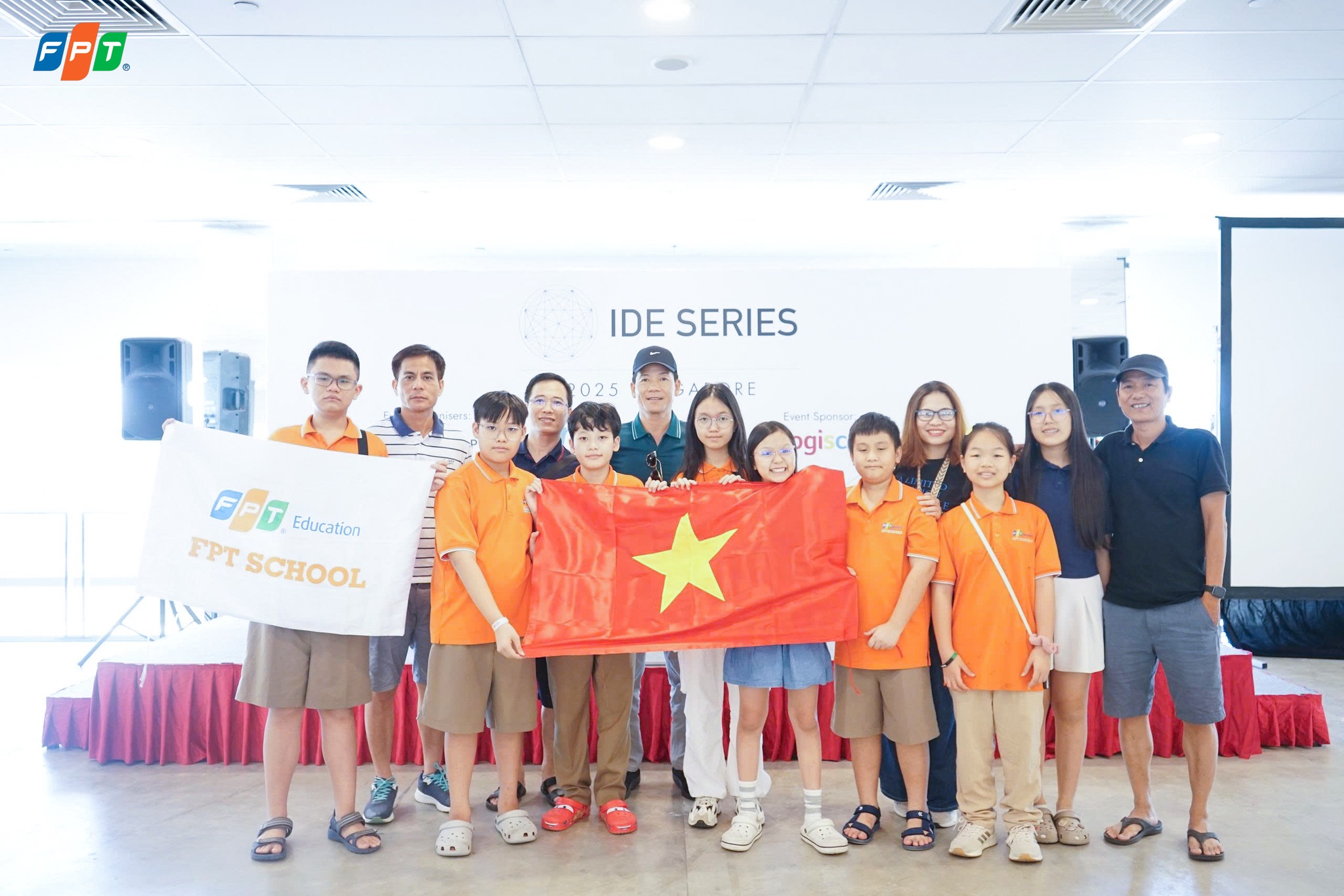 Học sinh FPT School Đà Nẵng giành giải Nhất tại giải đấu robot quốc tế VEX IDE 2025 Singapore - FPT Education Fpt School Đà Nẵng giành giải nhất