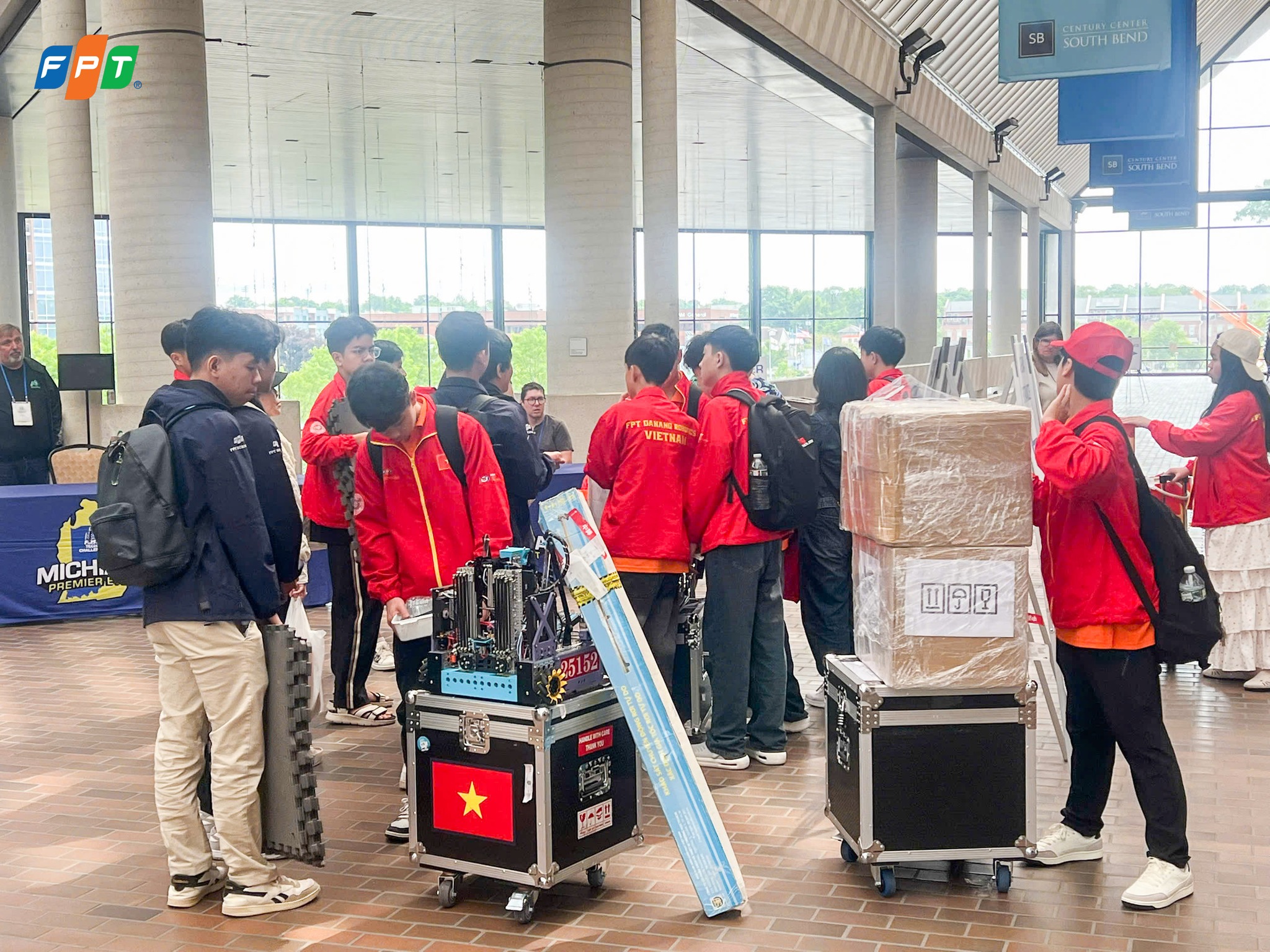 FPT School Đà Nẵng chính thức đến Mỹ tham dự First Tech Challenge Premier Event 2025 - FPT Education FPT School Đà Nẵng chính thức đến Mỹ tham dự First Tech Challenge Premier Event 2025