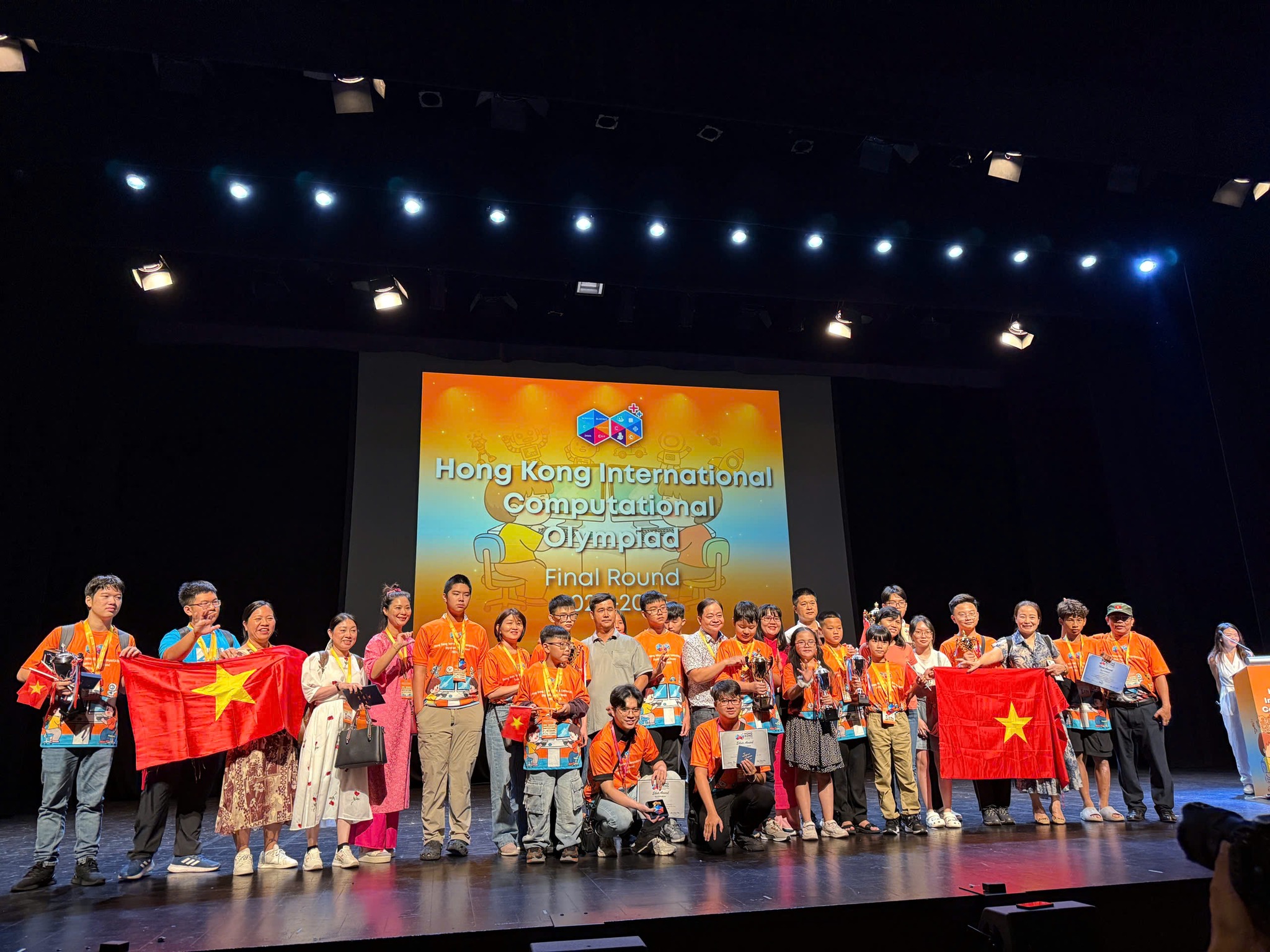 FPT School Cầu Giấy bội thu huy chương tại vòng quốc tế kỳ thi HKICO 2025 - FPT Education FPT School Cầu Giấy bội thu huy chương tại vòng quốc tế kỳ thi HKICO 2025