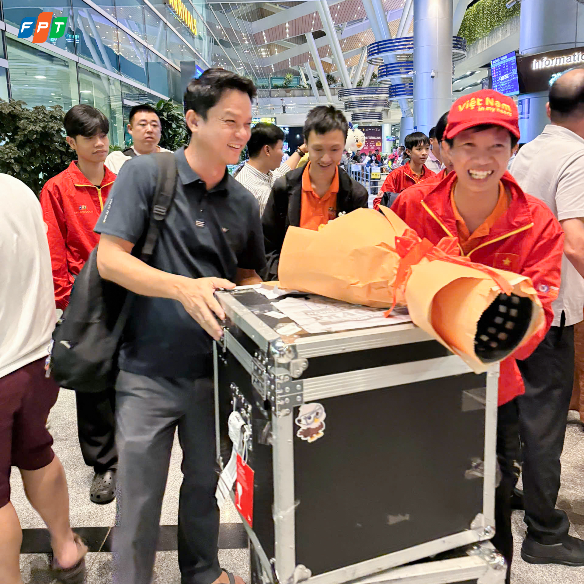 FPT School Đà Nẵng trở về sau hành trình rực rỡ tại First Tech Challenge 2025 - FPT Education FPT School Đà Nẵng trở về sau hành trình rực rỡ tại First Tech Challenge 2025