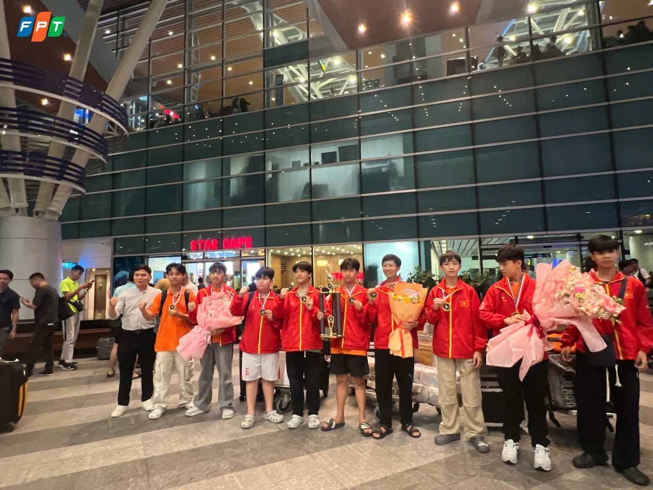 FPT School Đà Nẵng trở về sau hành trình rực rỡ tại First Tech Challenge 2025 - FPT Education FPT School Đà Nẵng trở về sau hành trình rực rỡ tại First Tech Challenge 2025