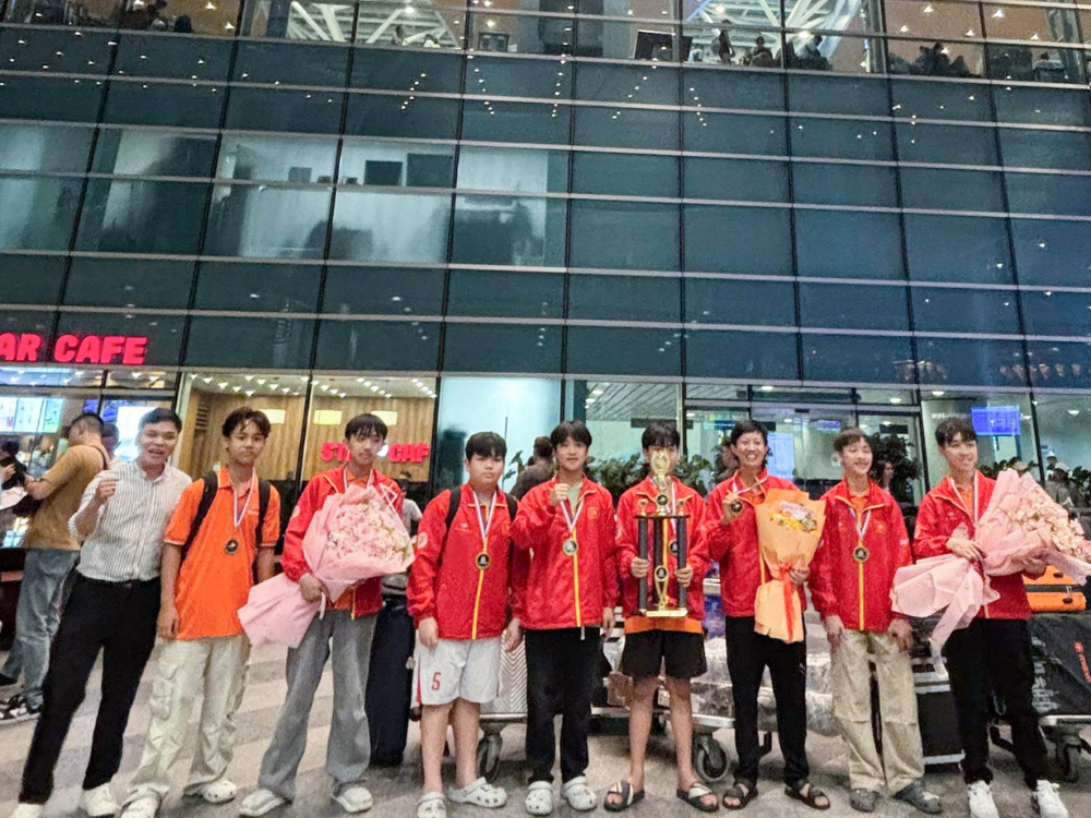 FPT School Đà Nẵng trở về sau hành trình rực rỡ tại First Tech Challenge 2025 - FPT Education FPT School Đà Nẵng trở về sau hành trình rực rỡ tại First Tech Challenge 2025