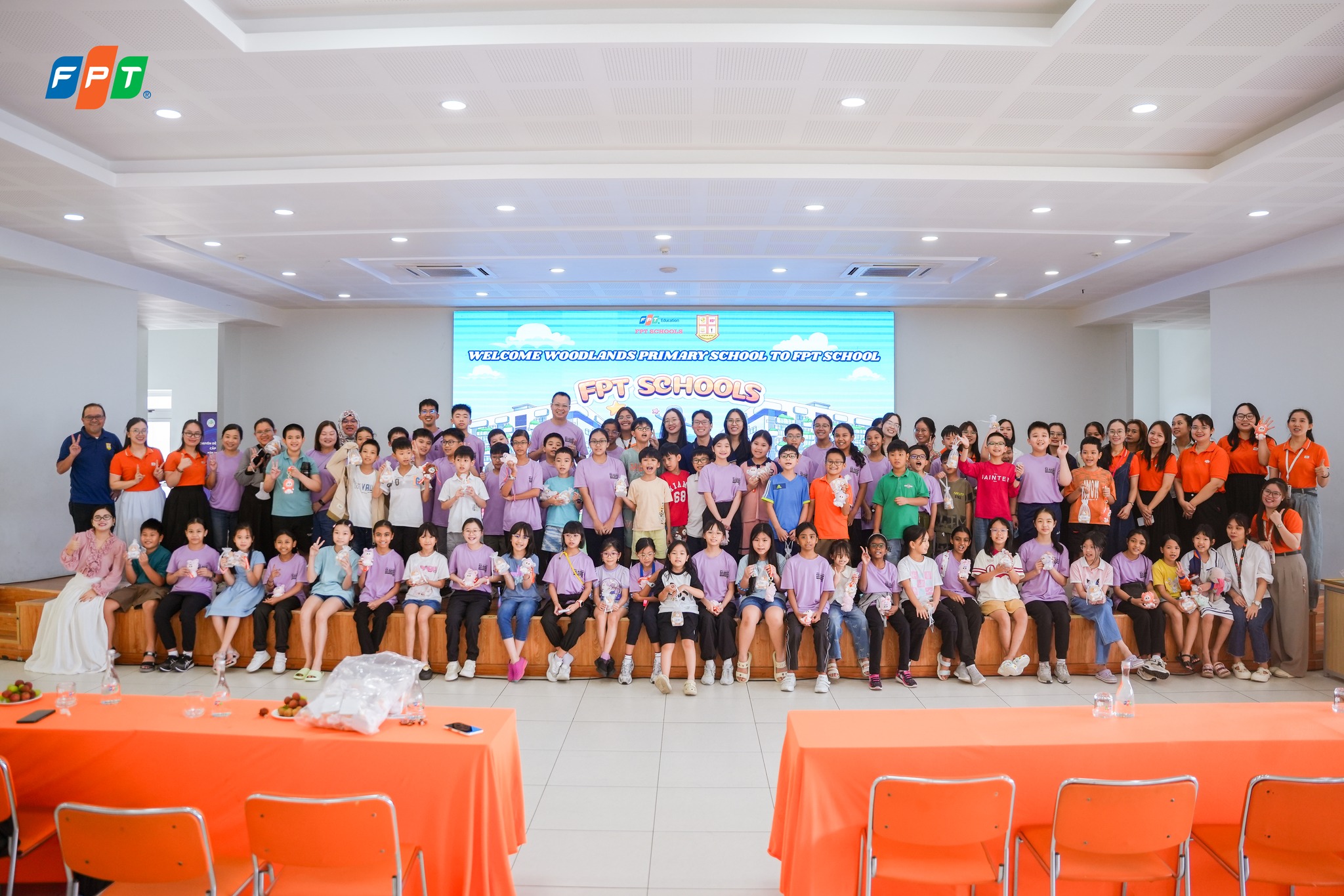 FPT Schools kiến tạo hành trình trở thành công dân toàn cầu qua hoạt động giao lưu văn hóa Việt Nam - Singapore - FPT Education FPT Schools kiến tạo hành trình trở thành công dân toàn cầu qua hoạt động giao lưu văn hóa Việt Nam - Singapore