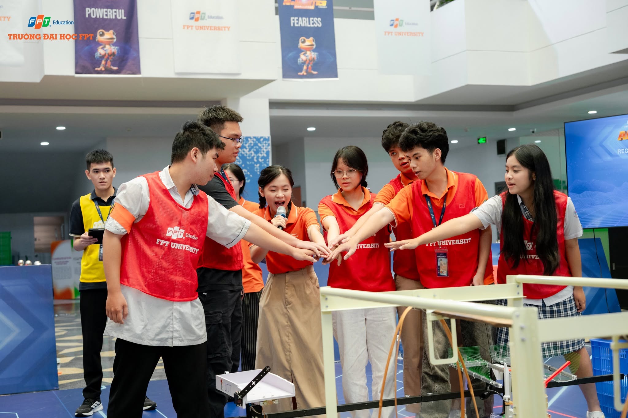 Ghi dấu ấn tại FARC 2025 với hai đội tuyển xuất sắc vào chung kết - FPT Education Ghi dấu ấn tại FARC 2025 với hai đội tuyển xuất sắc vào chung kết