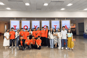 Học sinh FPT Schools khám phá "Hành trình công nghệ không giới hạn" tại nhà máy Toyota MỸ - FPT Education Học sinh FPT Schools khám phá "Hành trình công nghê không giới hạn" tại nhà máy Toyota MỸ