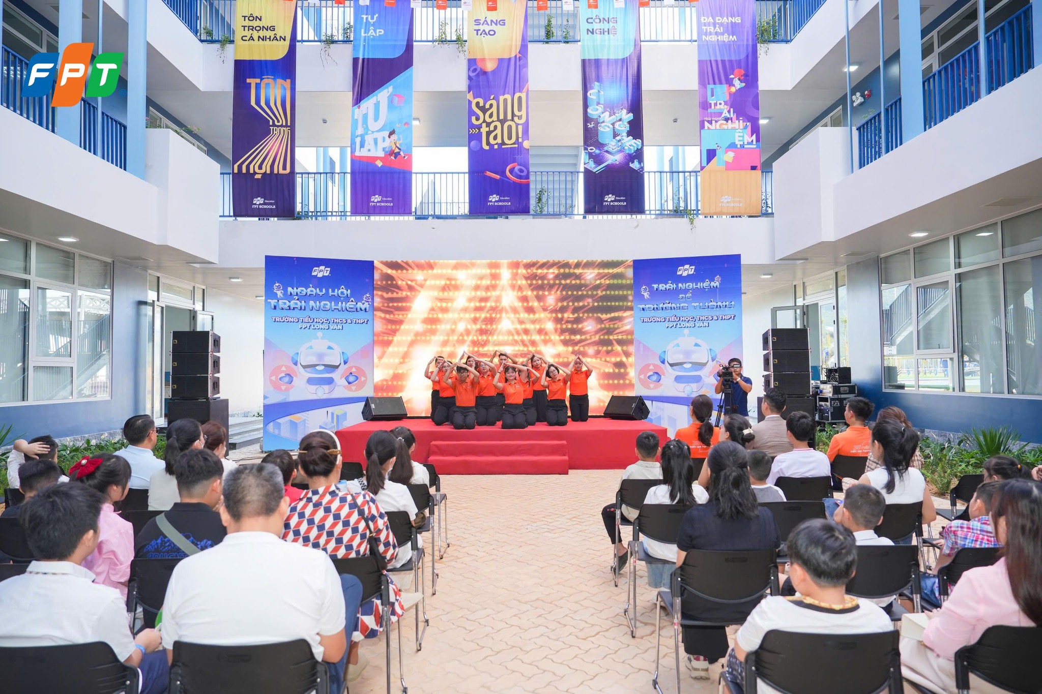 HƠN 500 PHỤ HUYNH VÀ HỌC SINH THAM GIA NGÀY HỘI TRẢI NGHIỆM TẠI FPT SCHOOL LONG VÂN - FPT Education HƠN 500 PHỤ HUYNH VÀ HỌC SINH THAM GIA NGÀY HỘI TRẢI NGHIỆM TẠI FPT SCHOOL LONG VÂN