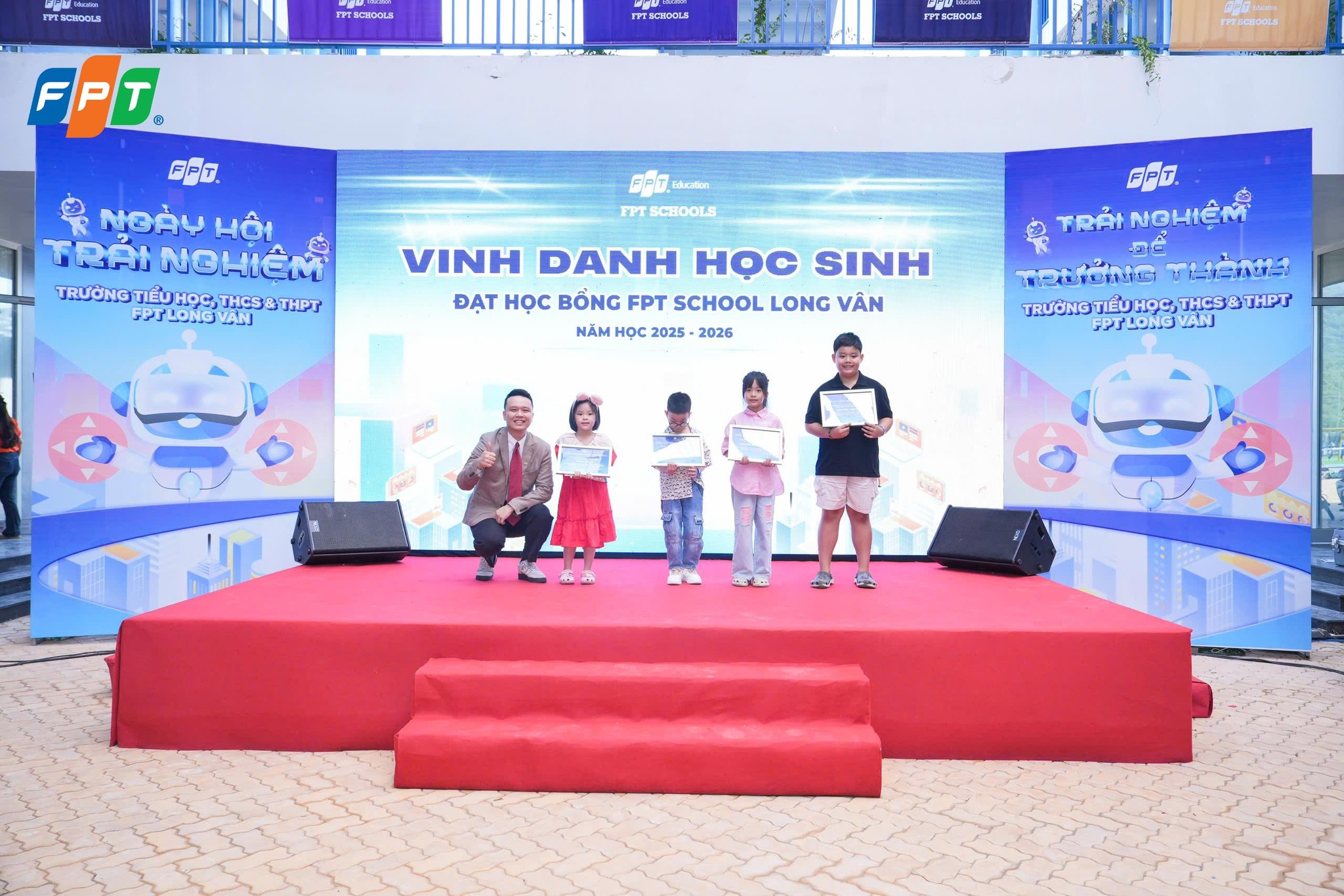HƠN 500 PHỤ HUYNH VÀ HỌC SINH THAM GIA NGÀY HỘI TRẢI NGHIỆM TẠI FPT SCHOOL LONG VÂN - FPT Education HƠN 500 PHỤ HUYNH VÀ HỌC SINH THAM GIA NGÀY HỘI TRẢI NGHIỆM TẠI FPT SCHOOL LONG VÂN