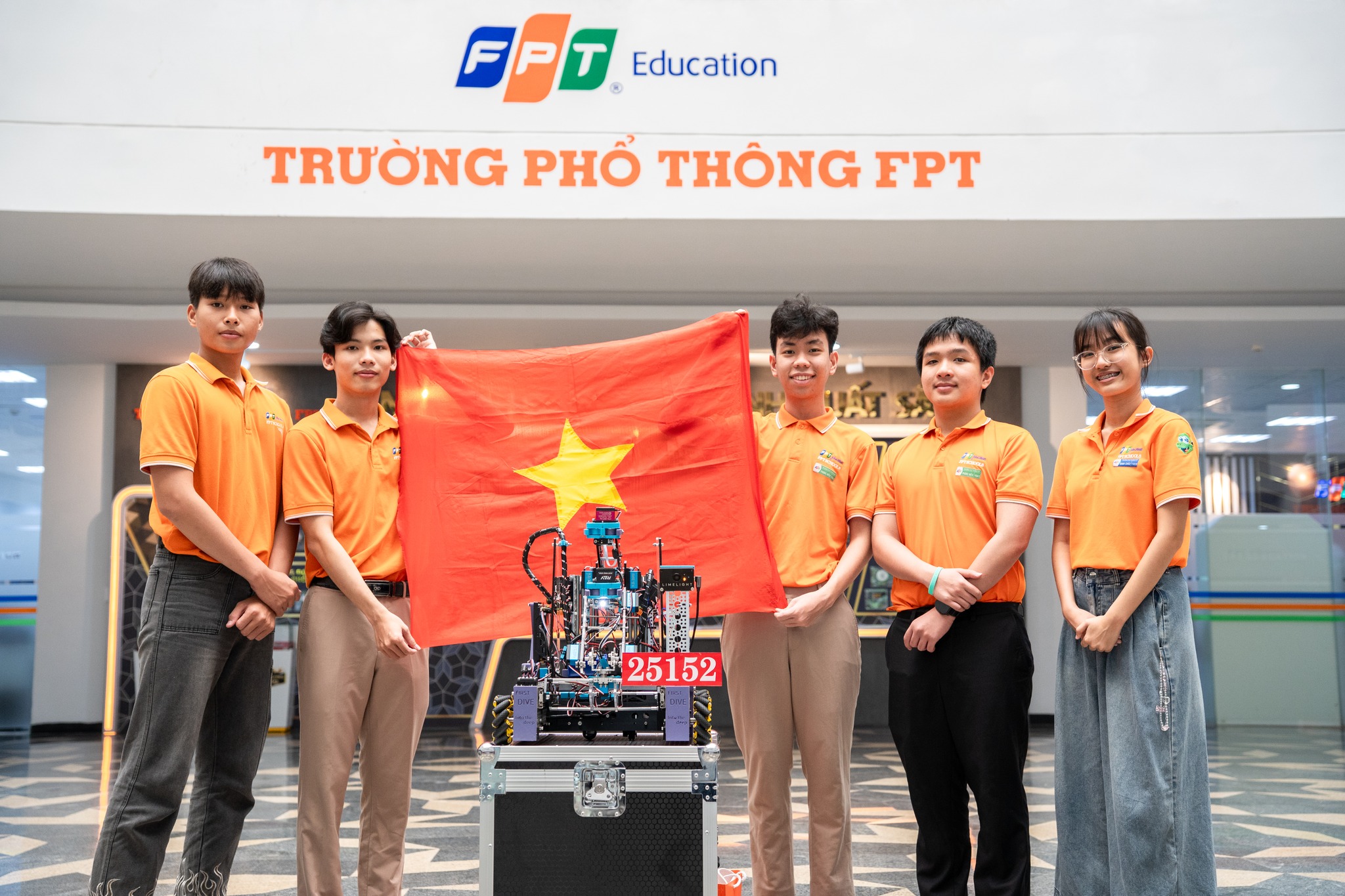 Học sinh FPT Schools lọt Top 3 Đại sứ Tập sự của Vietnam Robotics Ambassador Program