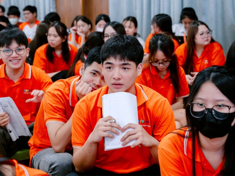 Ảnh thẻ đúng quy cách (nền, kích thước, trang phục gọn gàng) - hồ sơ tuyển sinh lớp 6