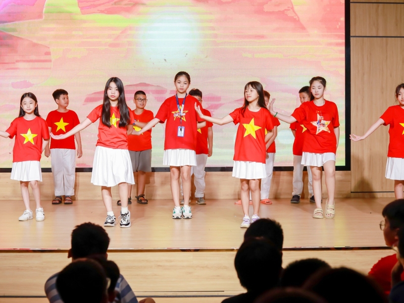 Áp lực môi trường kỷ luật cao - trường nội trú cấp 1