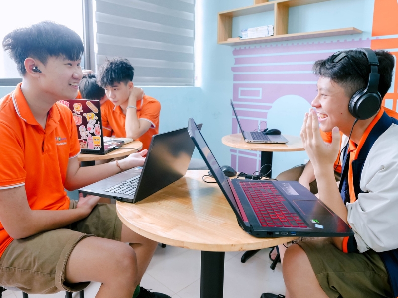 Có nên cho con học lập trình khi còn tiểu học góc nhìn giáo dục hiện đại - FPT Education Góc nhìn giáo dục hiện đại - có nên cho con học lập trình