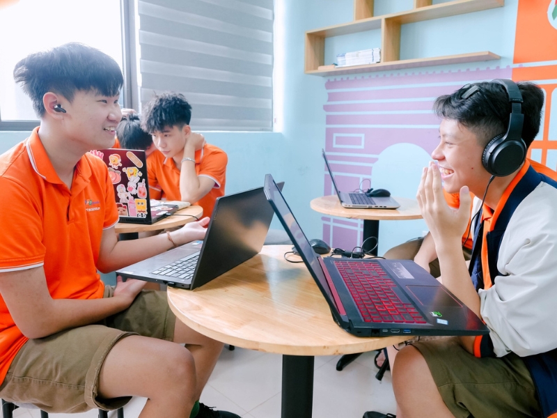 Tại sao nên cho con học lập trình sớm? - FPT Education Gợi ý môi trường học lập trình sớm uy tín cho trẻ
