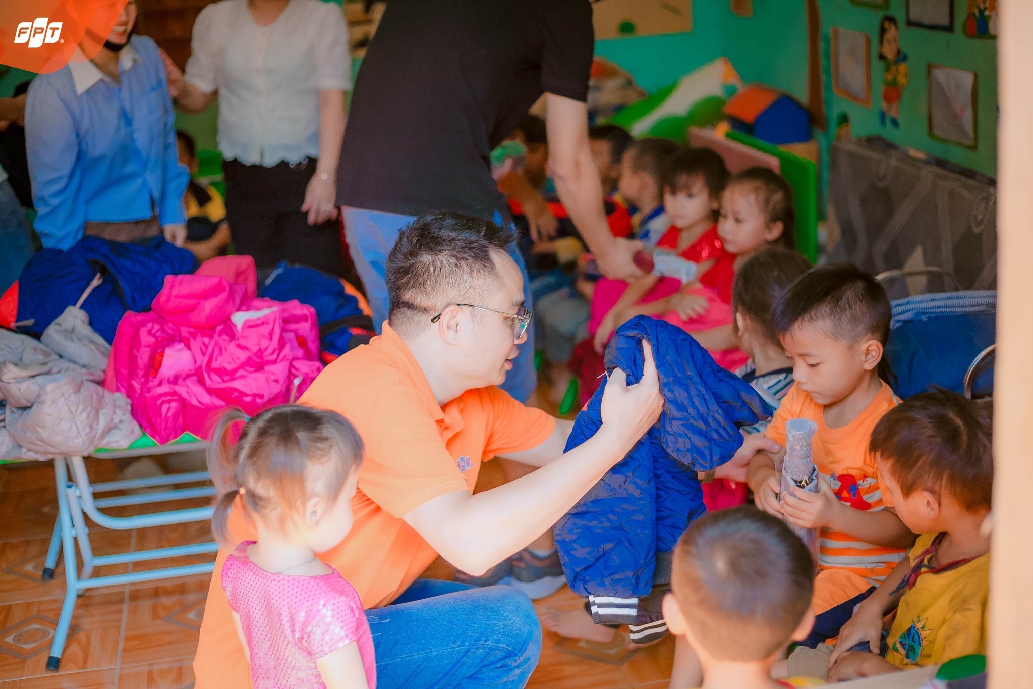 Thiện Nguyện “Ánh Sáng Yêu Thương”: Trường THPT FPT Hà Nội Mang Hơi Ấm Đến Học Sinh Vùng Cao Hà Giang