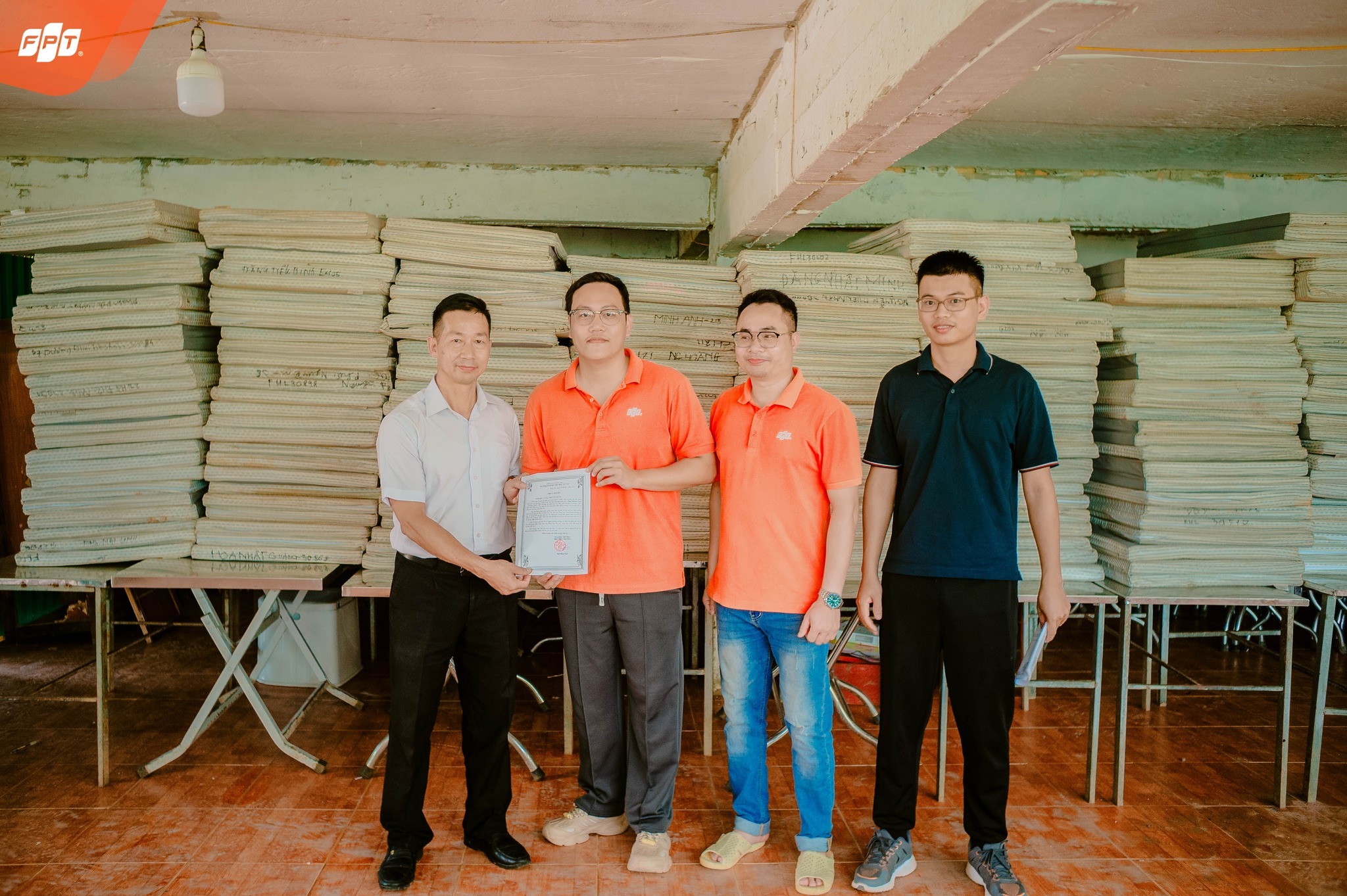 Thiện Nguyện “Ánh Sáng Yêu Thương”: Trường THPT FPT Hà Nội Mang Hơi Ấm Đến Học Sinh Vùng Cao Hà Giang