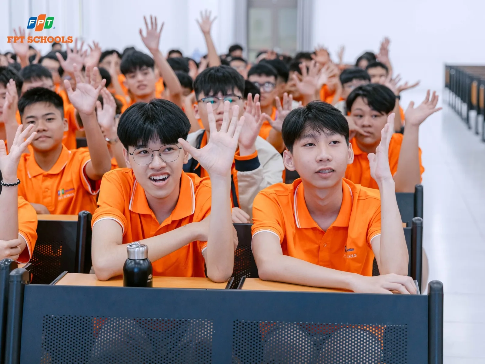 Kết hợp lý thuyết và thực hành