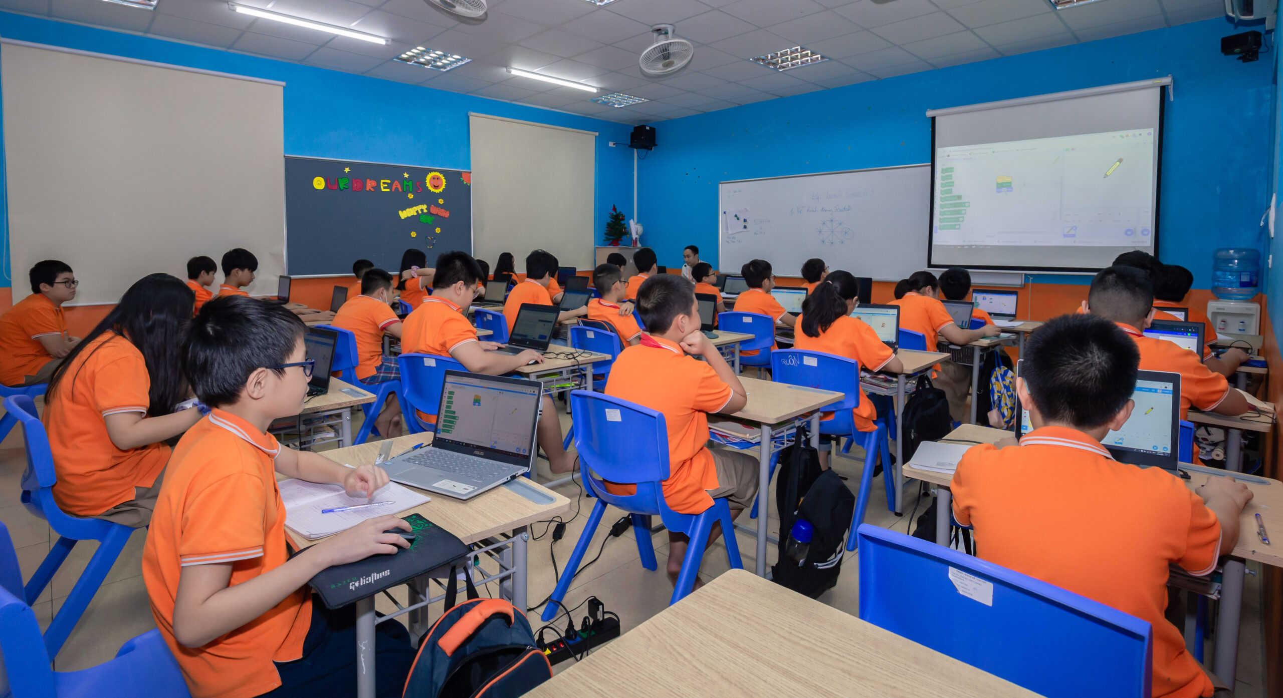 Chất lượng giảng dạy của FPT Schools – Lựa chọn lý tưởng cho tương lai con trẻ - FPT Education Kinh nghiệm giảng dạy tại FPT Schools - Chất lượng giảng dạy của FPT Schools