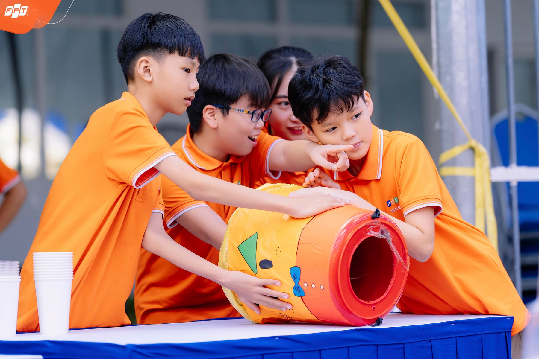 Học Sinh FPT School Hải Phòng Hào Hứng Chinh Phục Trạm Trải Nghiệm Trong Chương Trình Ngoại Khóa Khoa Học