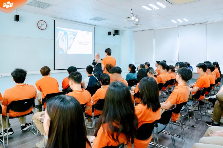 Hướng nghiệp từ sớm cho học sinh THCS – Nền tảng quan trọng cho tương lai - FPT Education Đề cao vai trò của giáo viên trong hướng dẫn và tư vấn