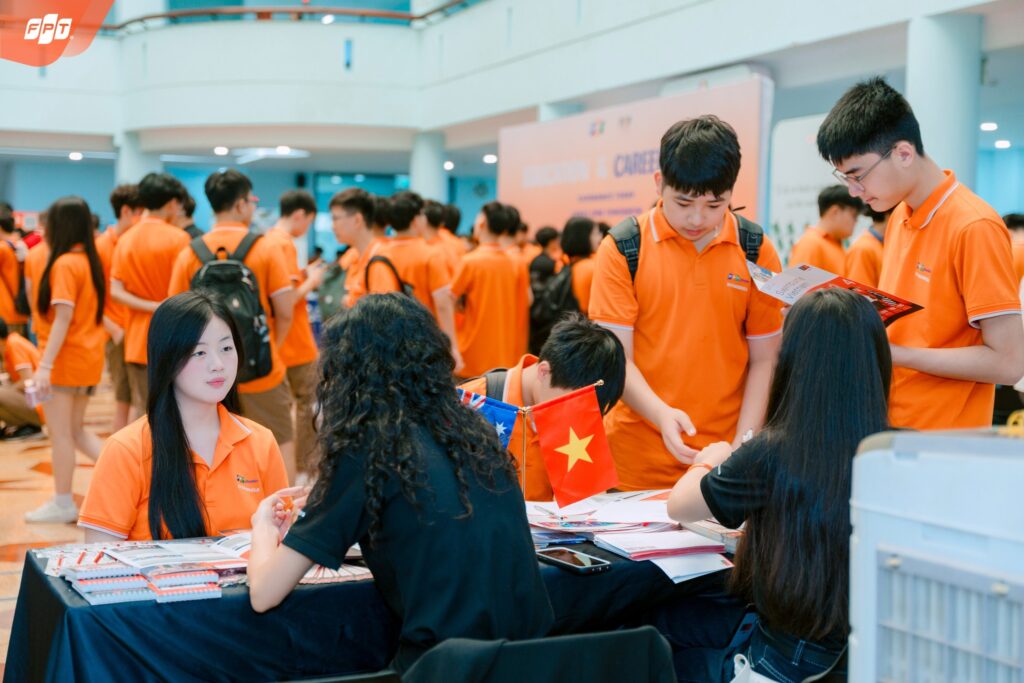 Hướng nghiệp từ sớm cho học sinh THCS – Nền tảng quan trọng cho tương lai - FPT Education Phối hợp các bên liên quan để tạo môi trường phát triển toàn diện