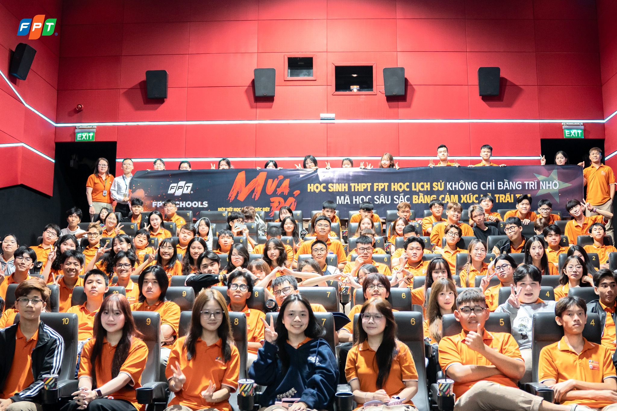 Học Sâu Sắc Để Yêu Thương – Hơn 1.500 Fschoolers Và Thầy Cô Cùng Nhìn Lại Lịch Sử Qua Phim Mưa Đỏ

